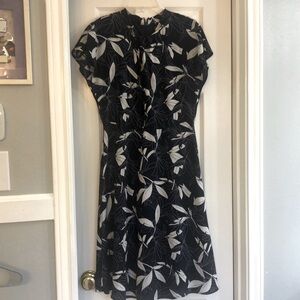 🍀👩‍🎨Grandma core Banana Republic fit flare dress size 6
